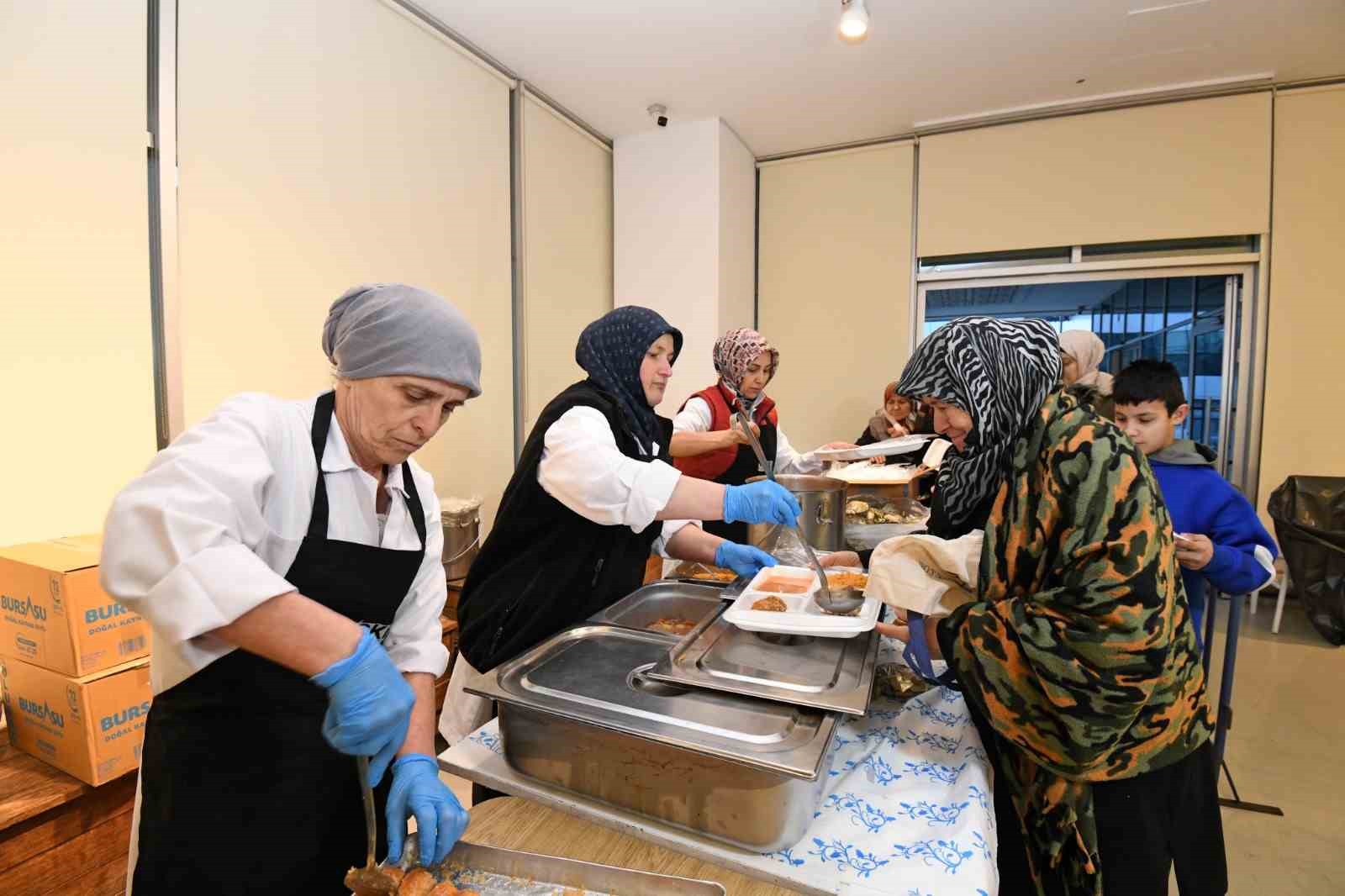 osmangazi belediyesinden kardeslik sofrasi 3 atD9J8OP