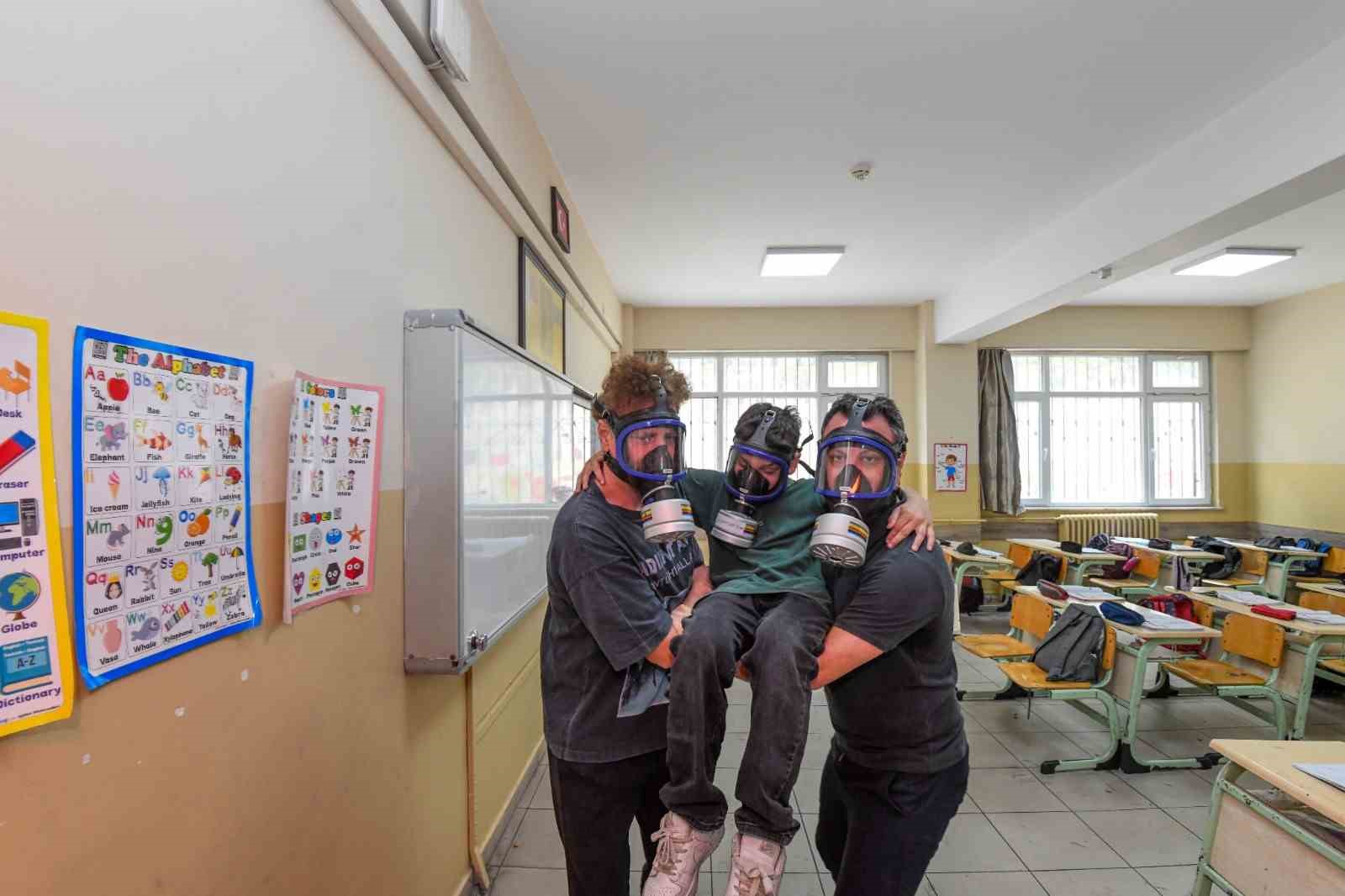 Osmangazi Belediyesi’nden okullarda afet bilinci çalışması 6 osmangazi belediyesinden okullarda afet bilinci calismasi 2 Zv9cPV4l
