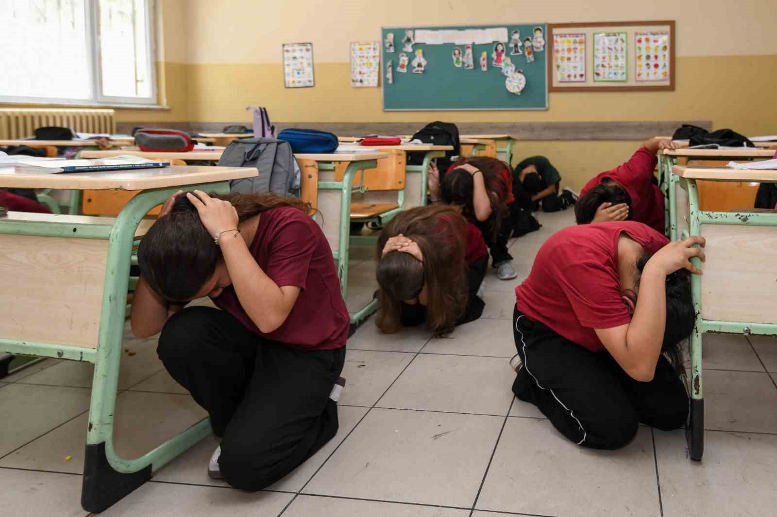 Osmangazi Belediyesi’nden okullarda afet bilinci çalışması 10 osmangazi belediyesinden okullarda afet bilinci calismasi 6 UrmR7sEy