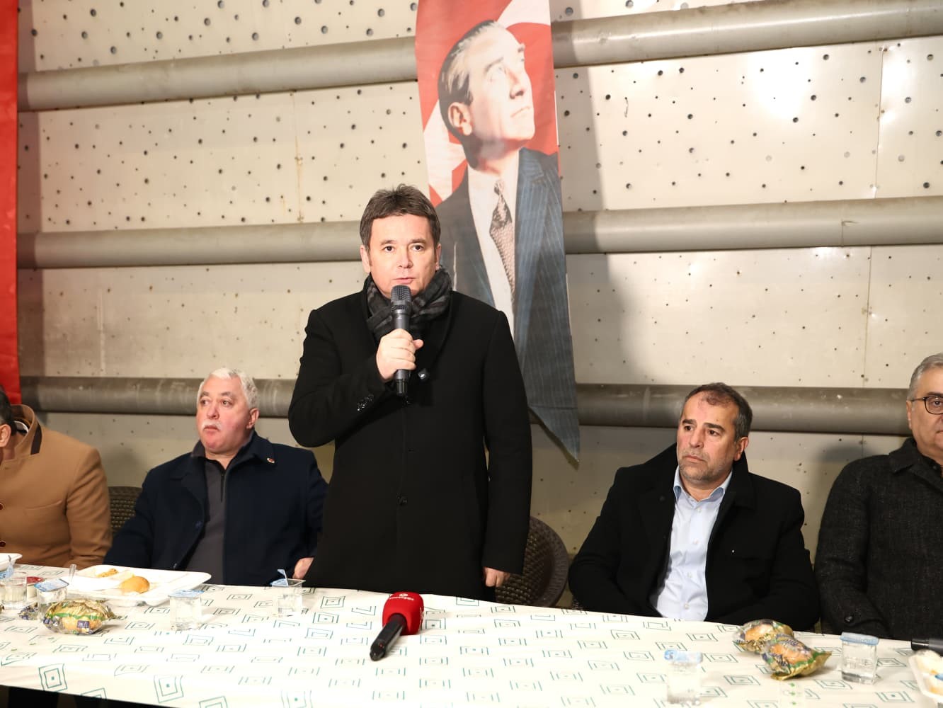 osmangazi belediyesinin iftar sofrasinda yuzlerce kisi bir araya geldi 1 k2bMePjR