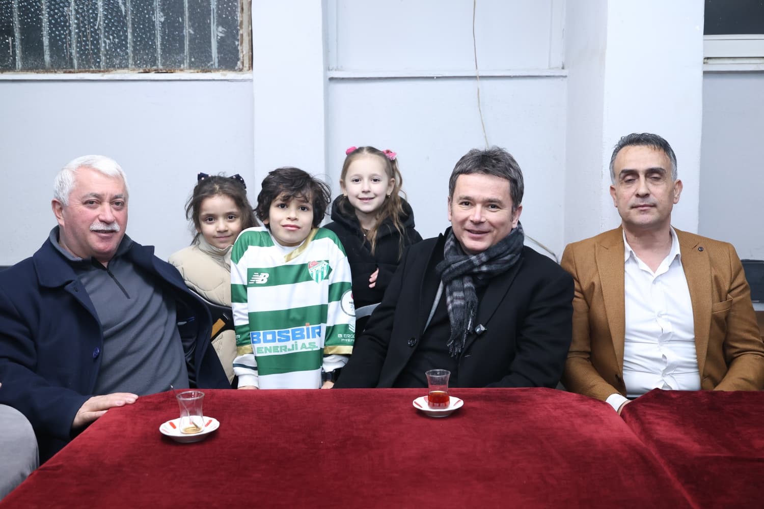 osmangazi belediyesinin iftar sofrasinda yuzlerce kisi bir araya geldi 3 vHSc6FiL