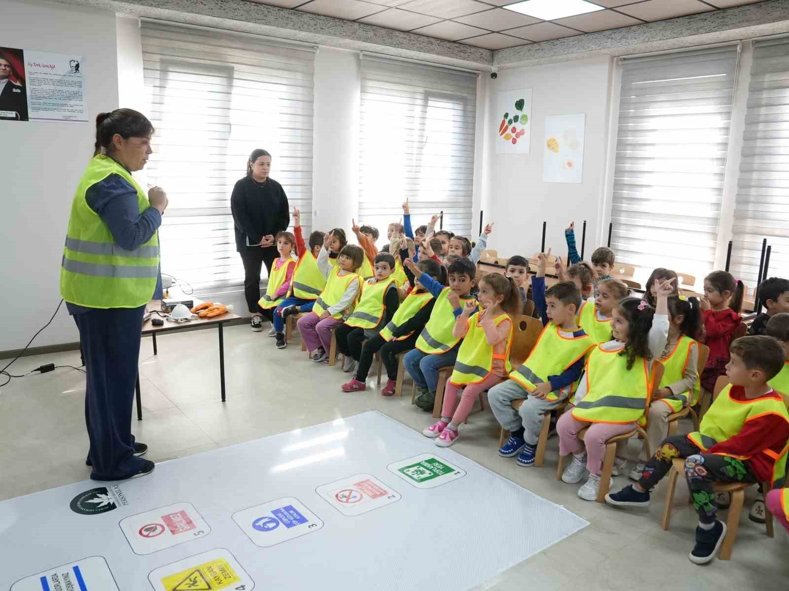 osmangazi kreslerinde miniklere is guvenligi egitimi 1 gU2ae4HH