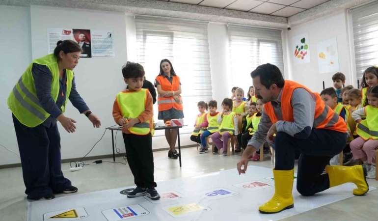 osmangazi-kreslerinde-miniklere-is-guvenligi-egitimi-4s6Dtkft.jpg
