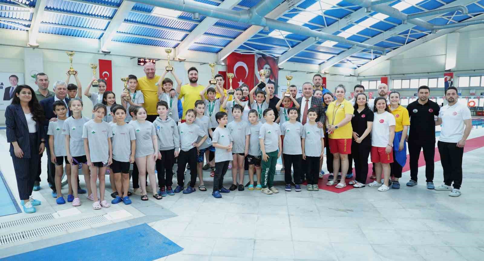 osmangazi yuzme senliginde kazananlar kupalarini aldi 3 KmChChsA