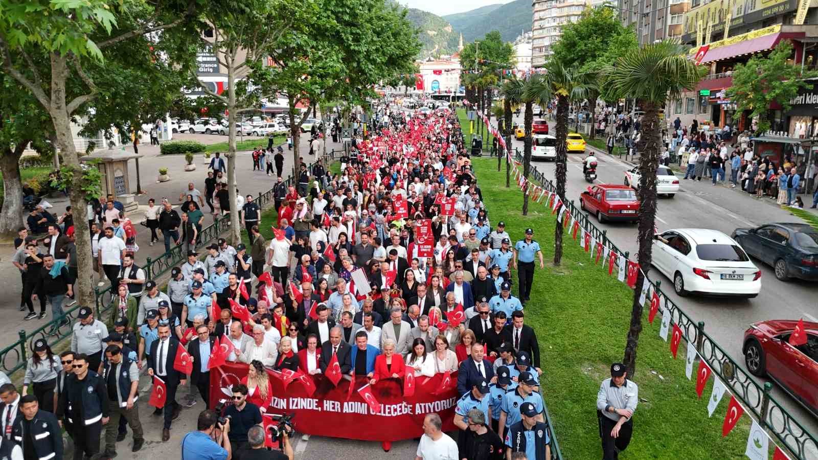osmangazide 25 bin genc 19 mayis coskusunda bulustu 5