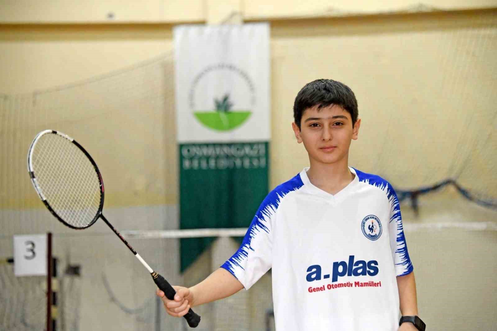osmangazide badminton heyecani zirveye tasti 3 WrId8lBd