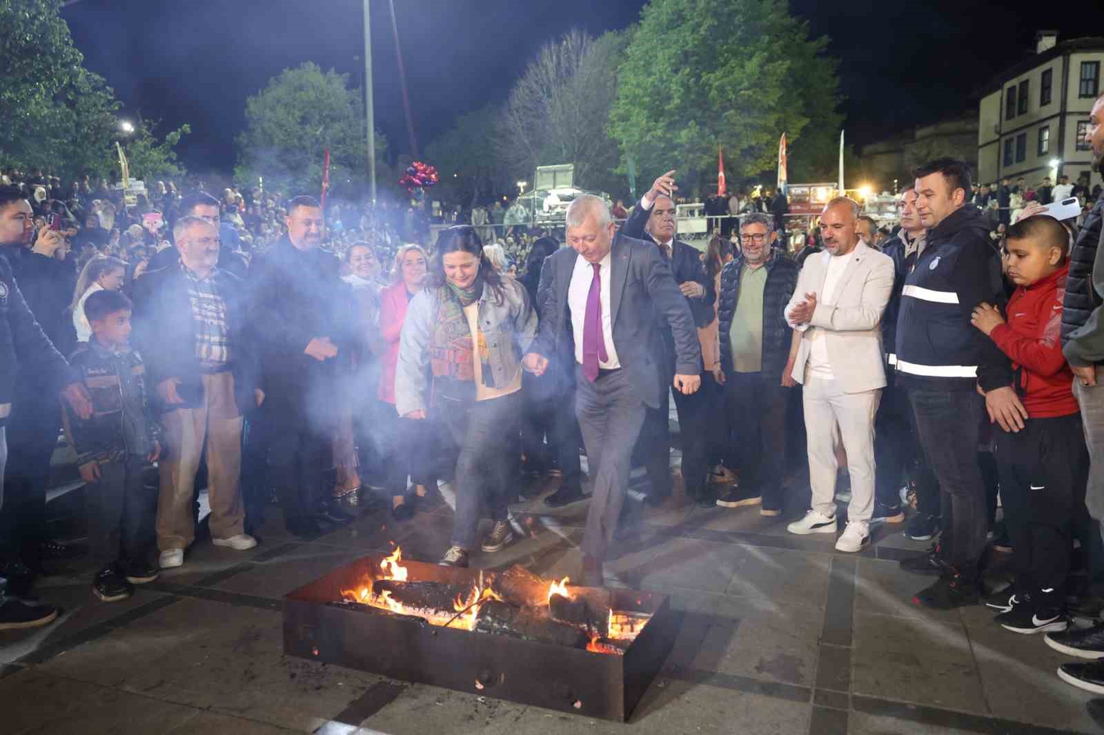 osmangazide baharin mujdesi hidirellez coskuyla kutlandi 4 5c3iyHE6