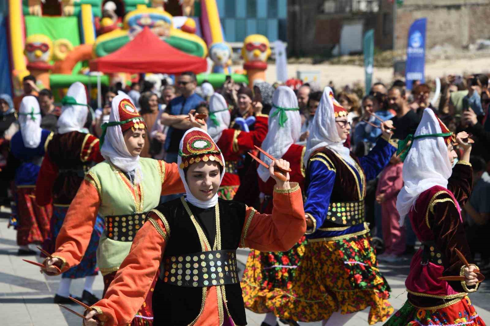 Osmangazi’de çocuk karnavalı 7 osmangazide cocuk karnavali 3 lrSONLzJ