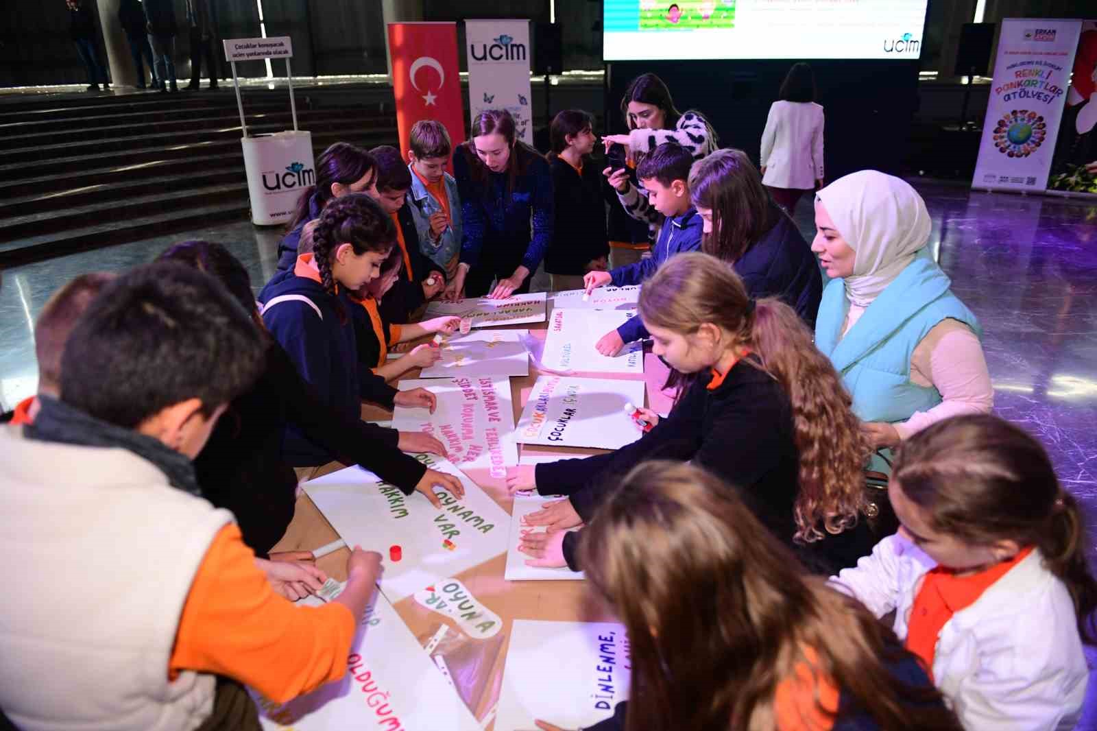 osmangazide cocuklar haklarini ogrendi pankartlarina yansitti 1 ajCSspvh