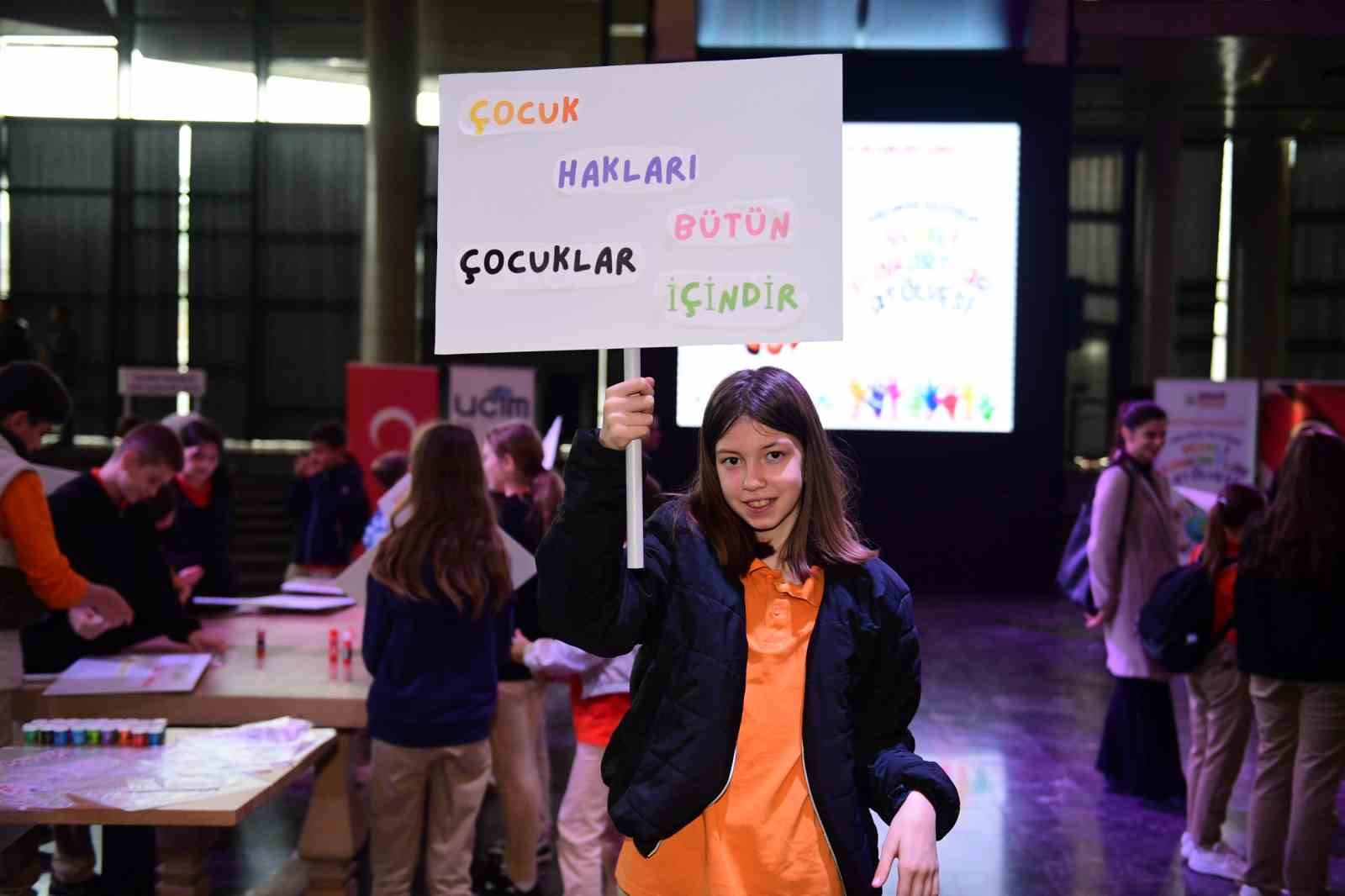 osmangazide cocuklar haklarini ogrendi pankartlarina yansitti 2 1AZh8tR3