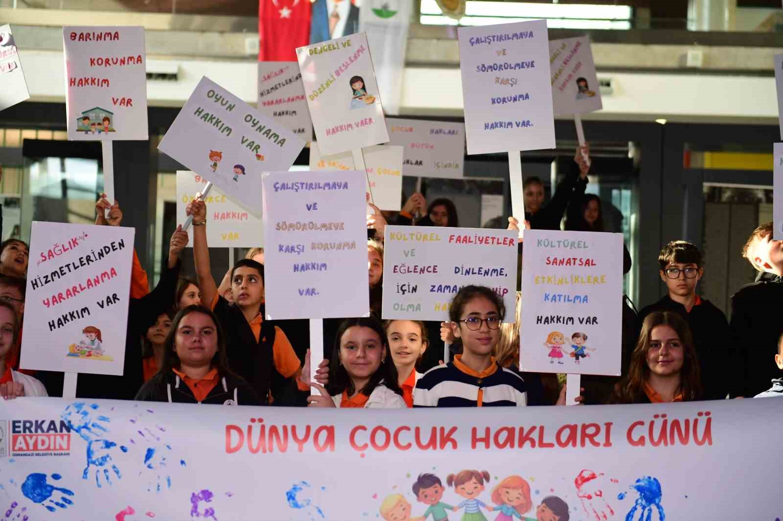 osmangazide cocuklar haklarini ogrendi pankartlarina yansitti 3
