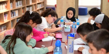 osmangazide-cocuklar-hayallerini-kagida-dokuyor-beyNQSfb.jpg