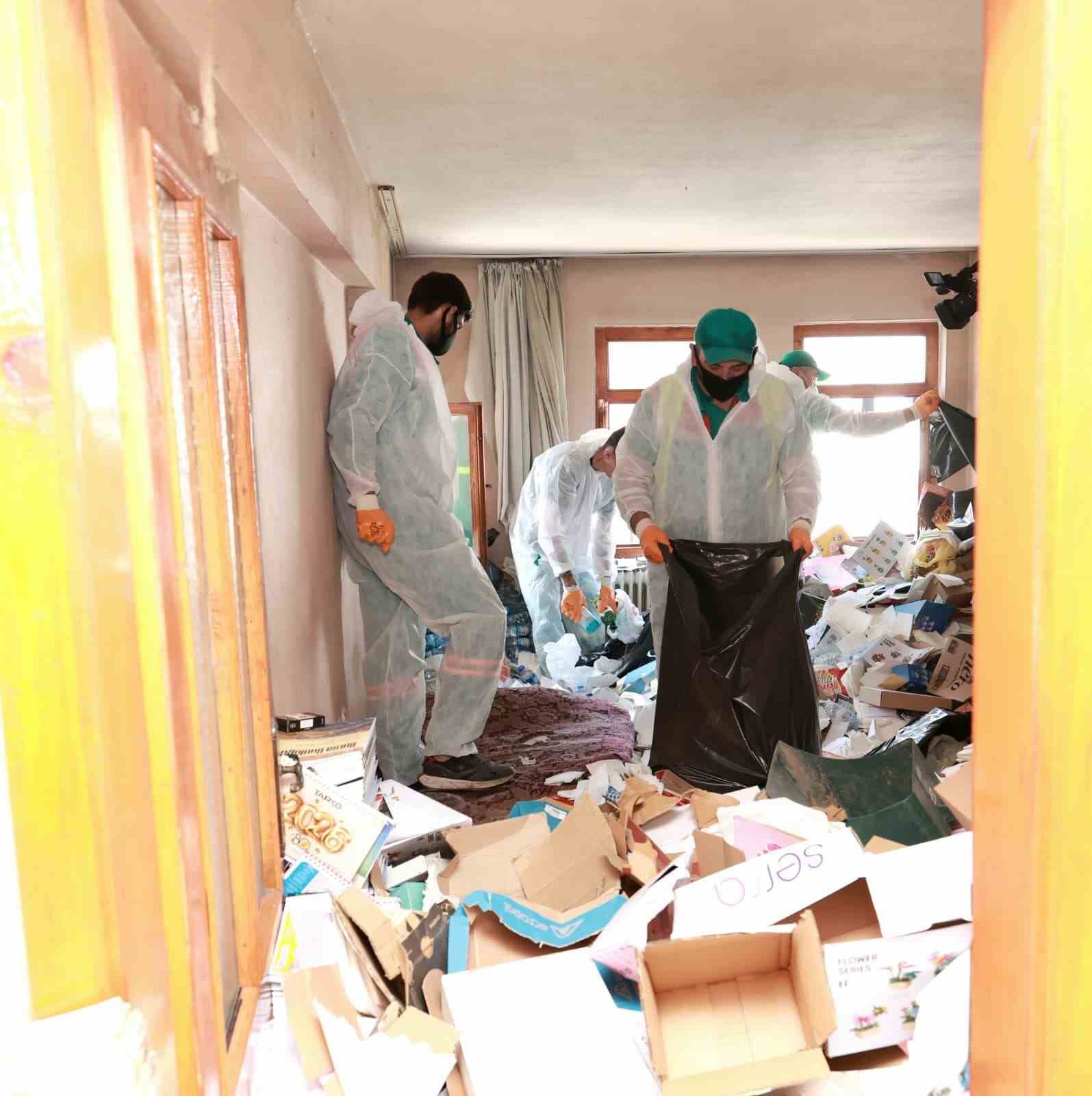 Osmangazi’de çöp ev sorununa anında müdahale 9 osmangazide cop ev sorununa aninda mudahale 5 pjj9zYyT