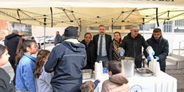 osmangazide-cuma-bereketi-vatandaslarla-paylasildi-CfZV8Ruf.jpg