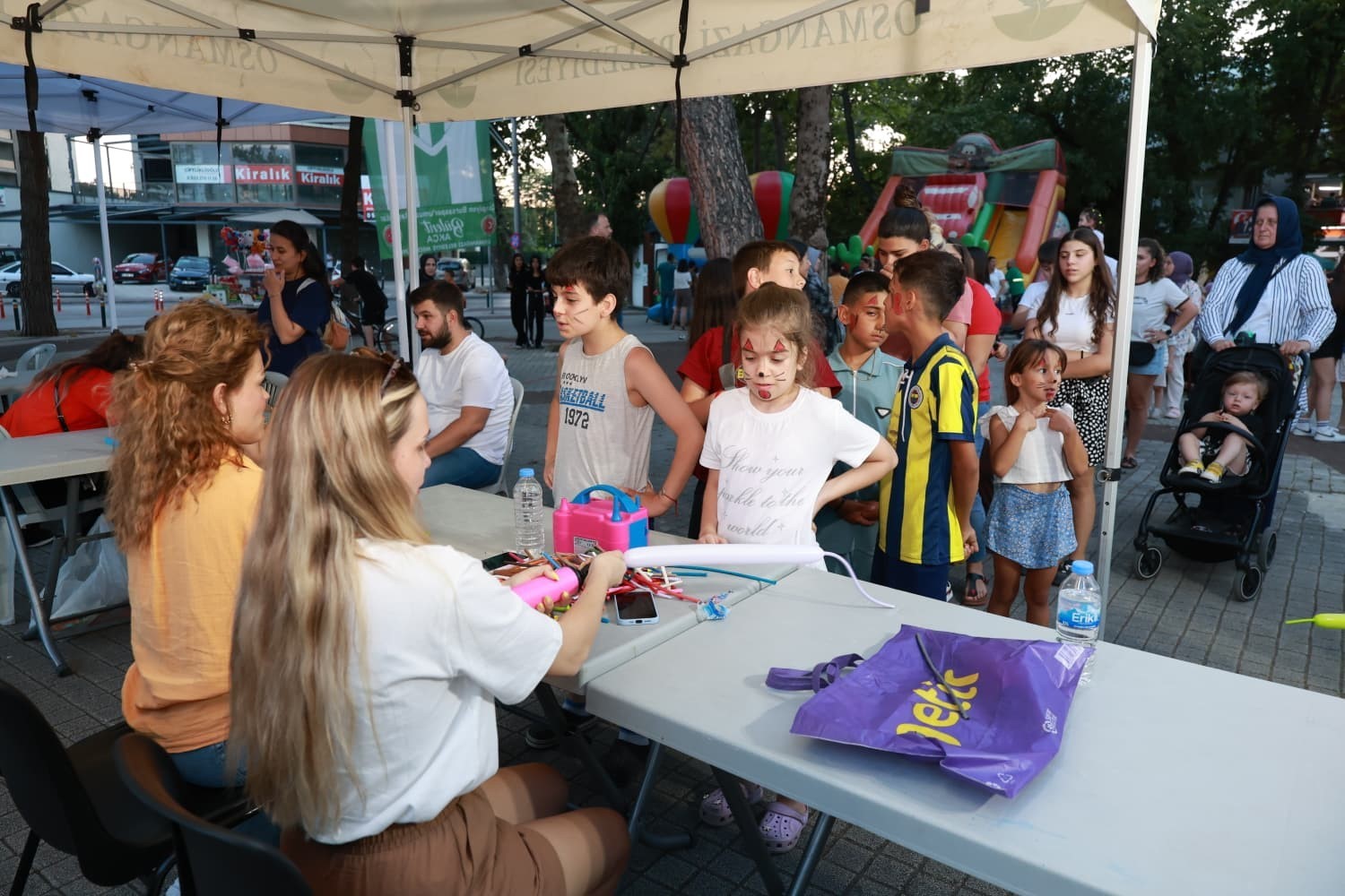 Osmangazi’de eğlence mahalle mahalle geziyor 9 osmangazide eglence mahalle mahalle geziyor 5 CWjGieSa