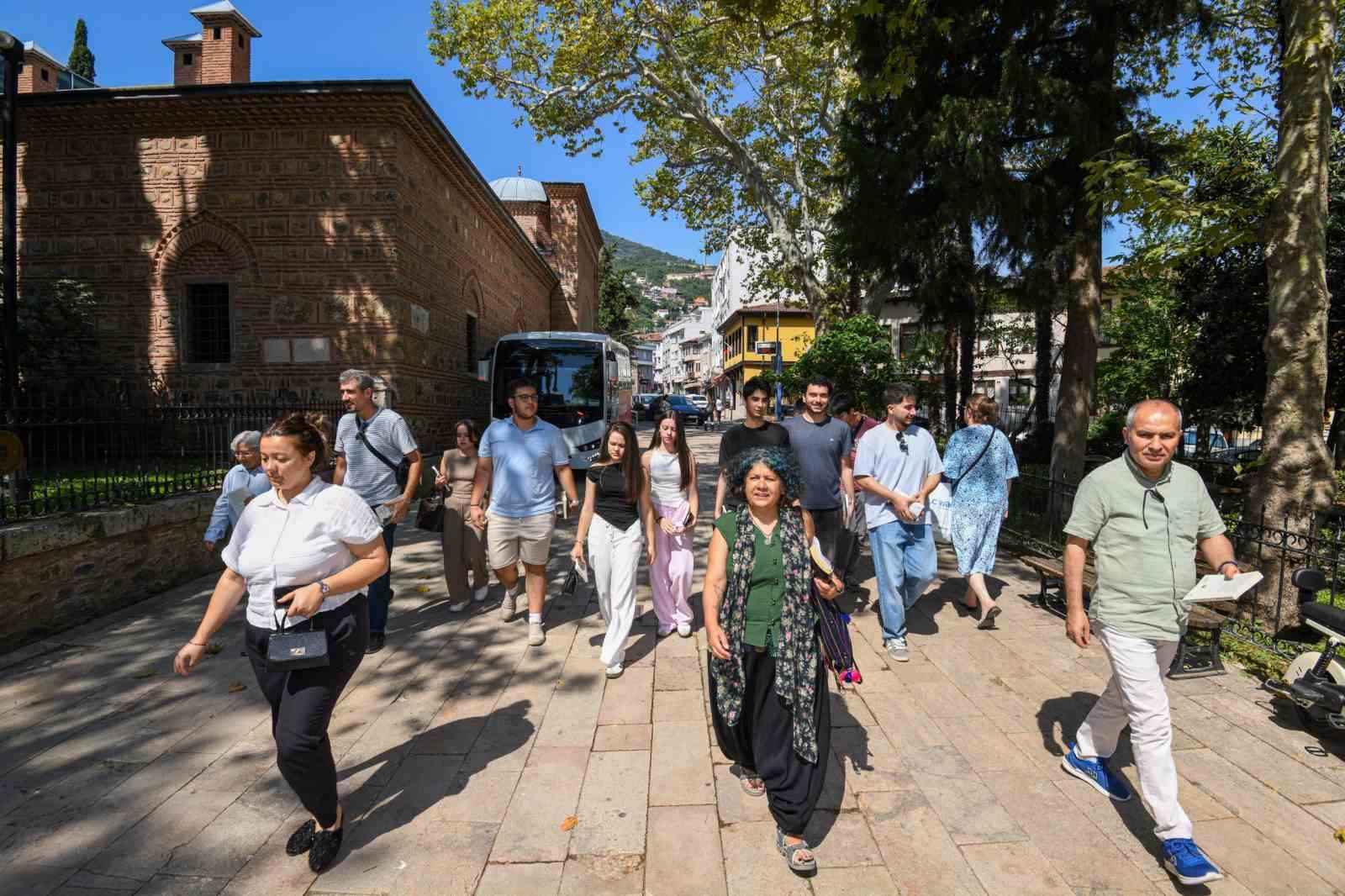 osmangazide gencler tanpinarin izinde bursayi yeniden tanidi 0