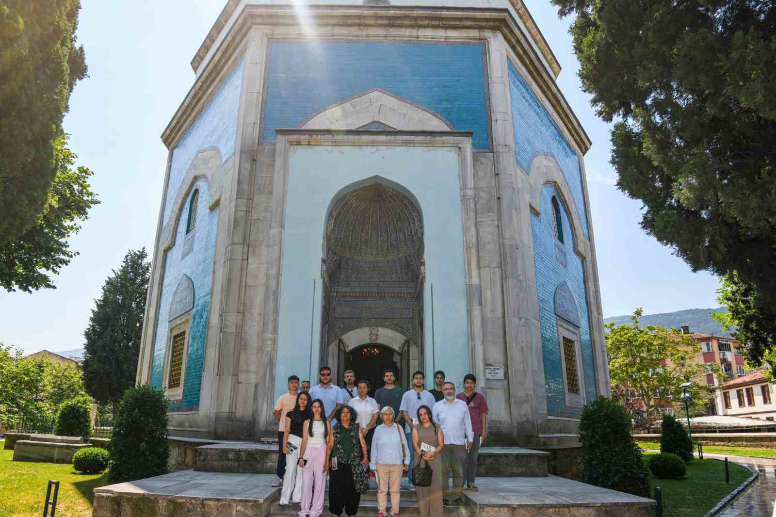 osmangazide gencler tanpinarin izinde bursayi yeniden tanidi 3 EDHGfm1A