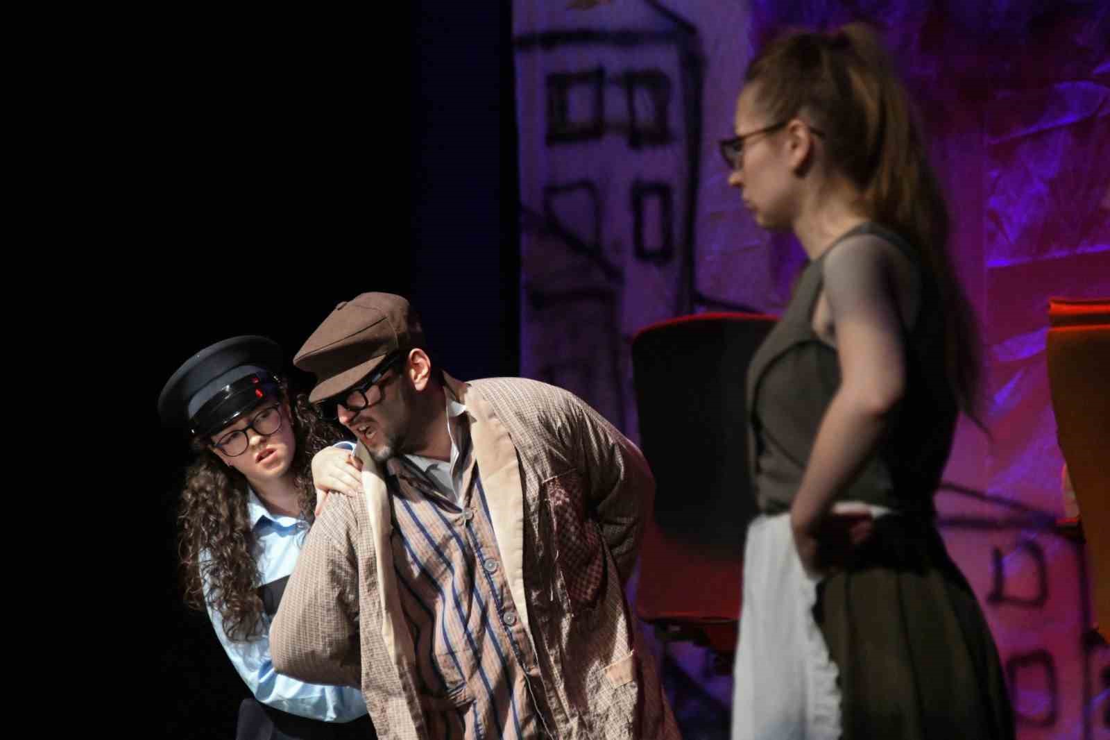 osmangazide genclerin tiyatro performansi damga vurdu 0 faZqR1Gl