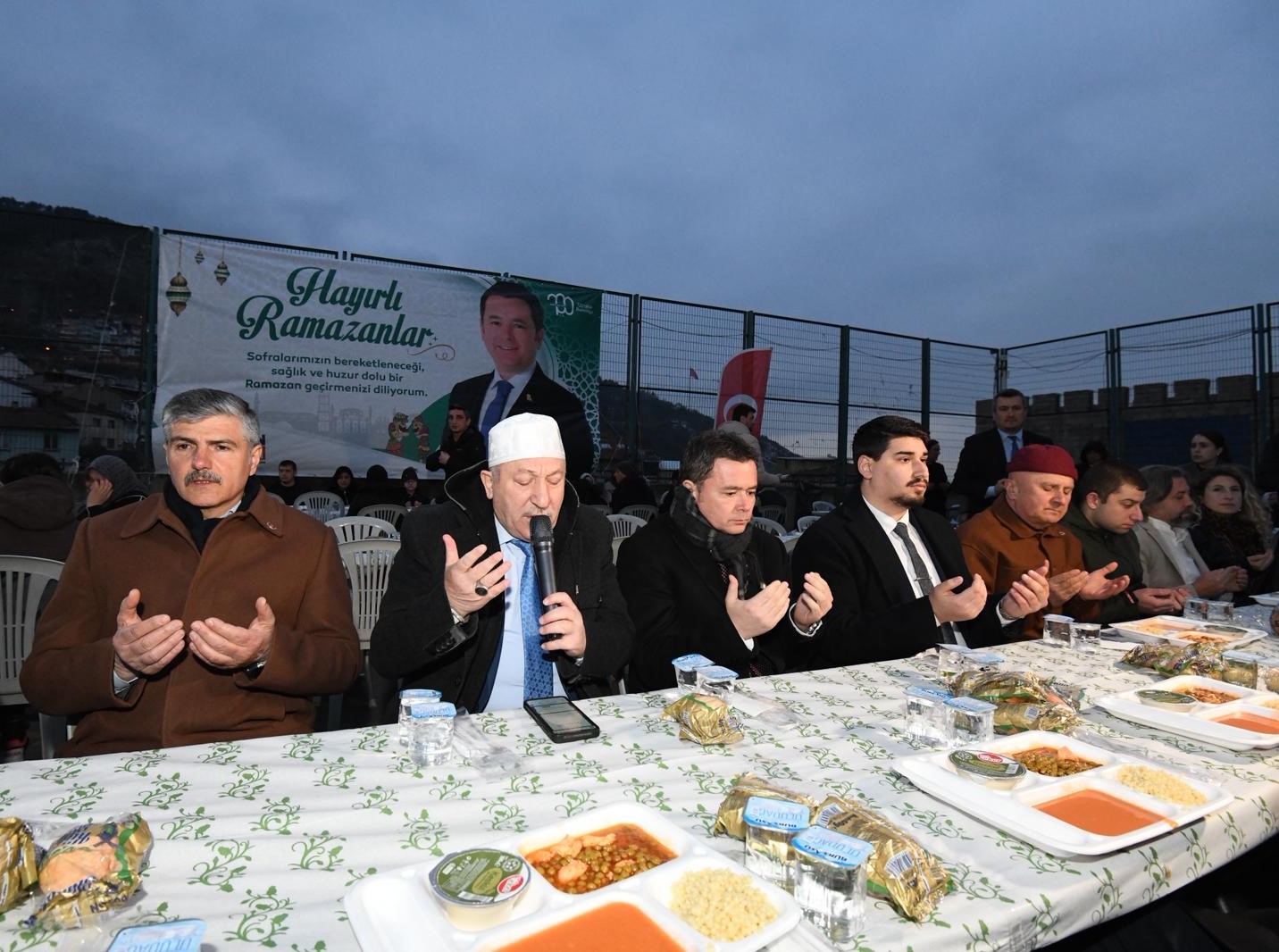 osmangazide gonul sofralari buyuyor 2 zz3zwdcK