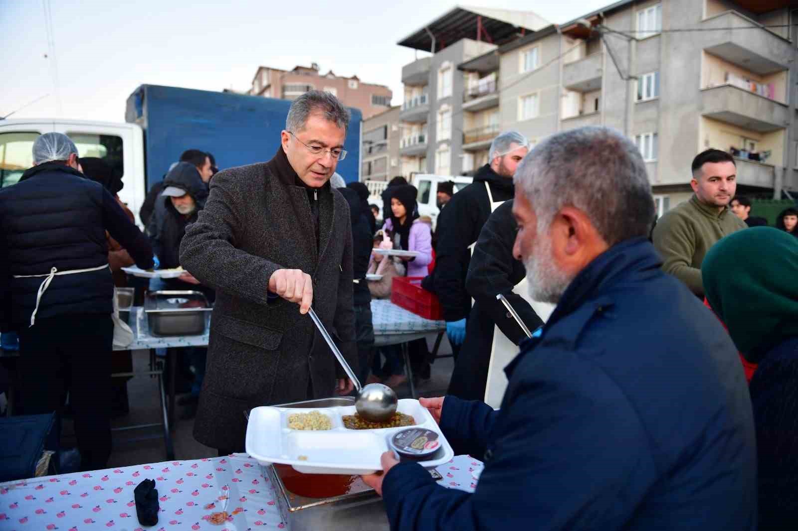 osmangazide gonul sofralari gecit mahallesinde kuruldu 1 Ah9hafiu