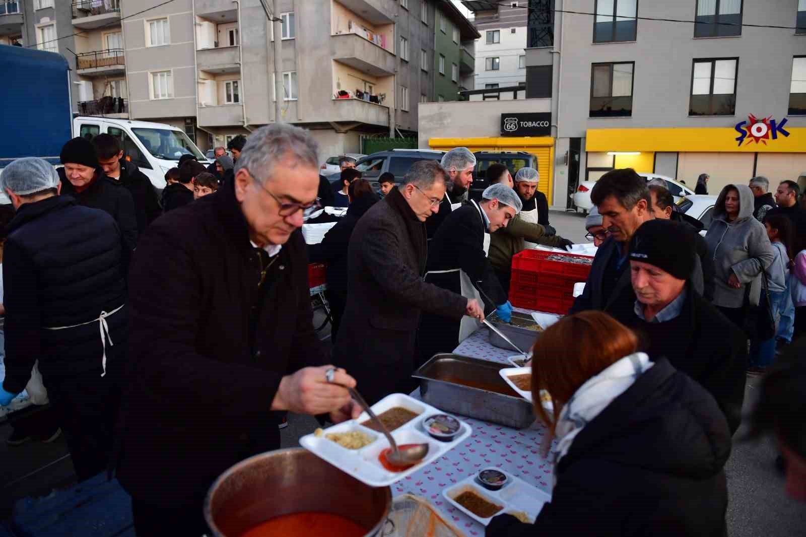 osmangazide gonul sofralari gecit mahallesinde kuruldu 2 kaJRqZXK