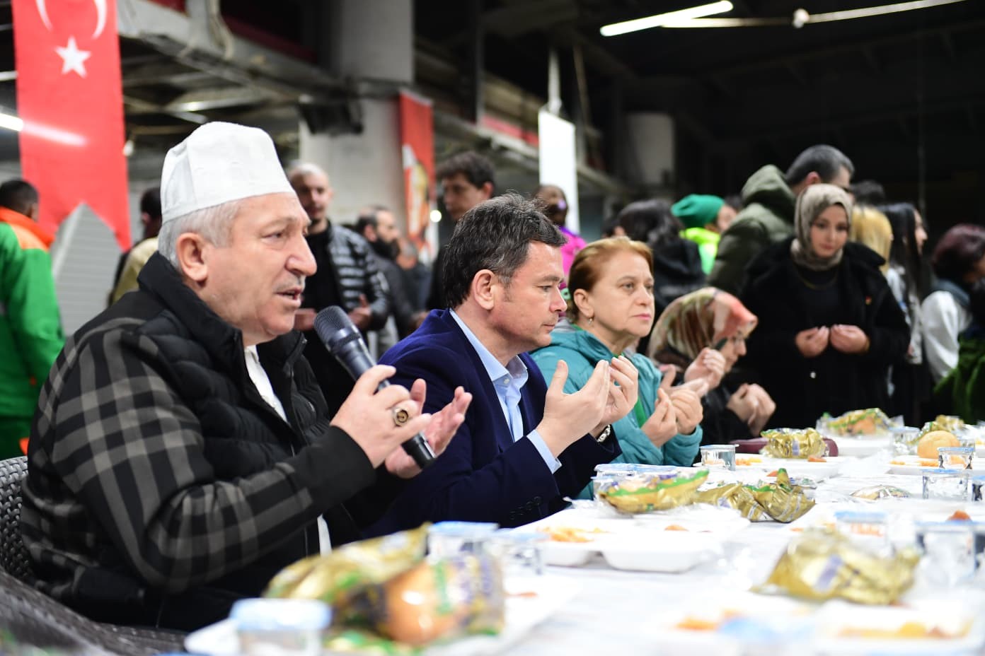 osmangazide gonulleri bulusturan iftar programi 2 KvjDlsmN