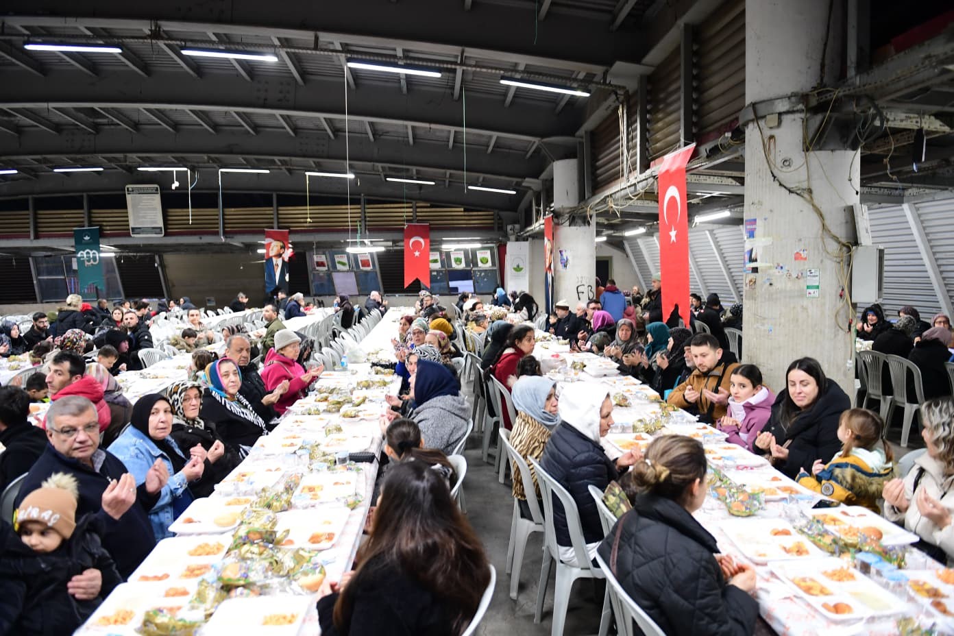 osmangazide gonulleri bulusturan iftar programi 4 SB2tja3l