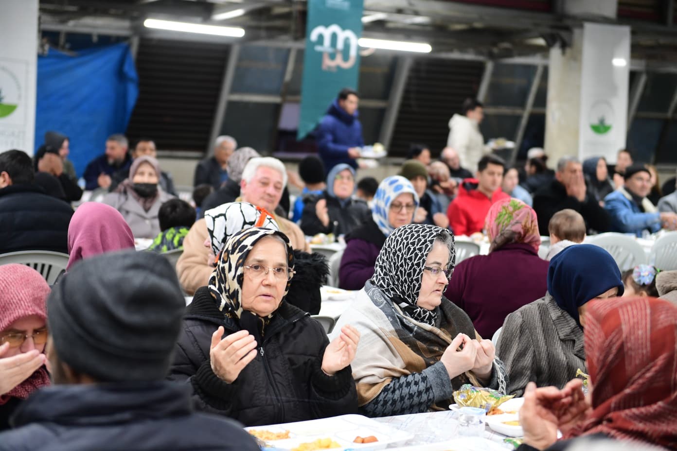 osmangazide gonulleri bulusturan iftar programi 6 aUnr5aNS