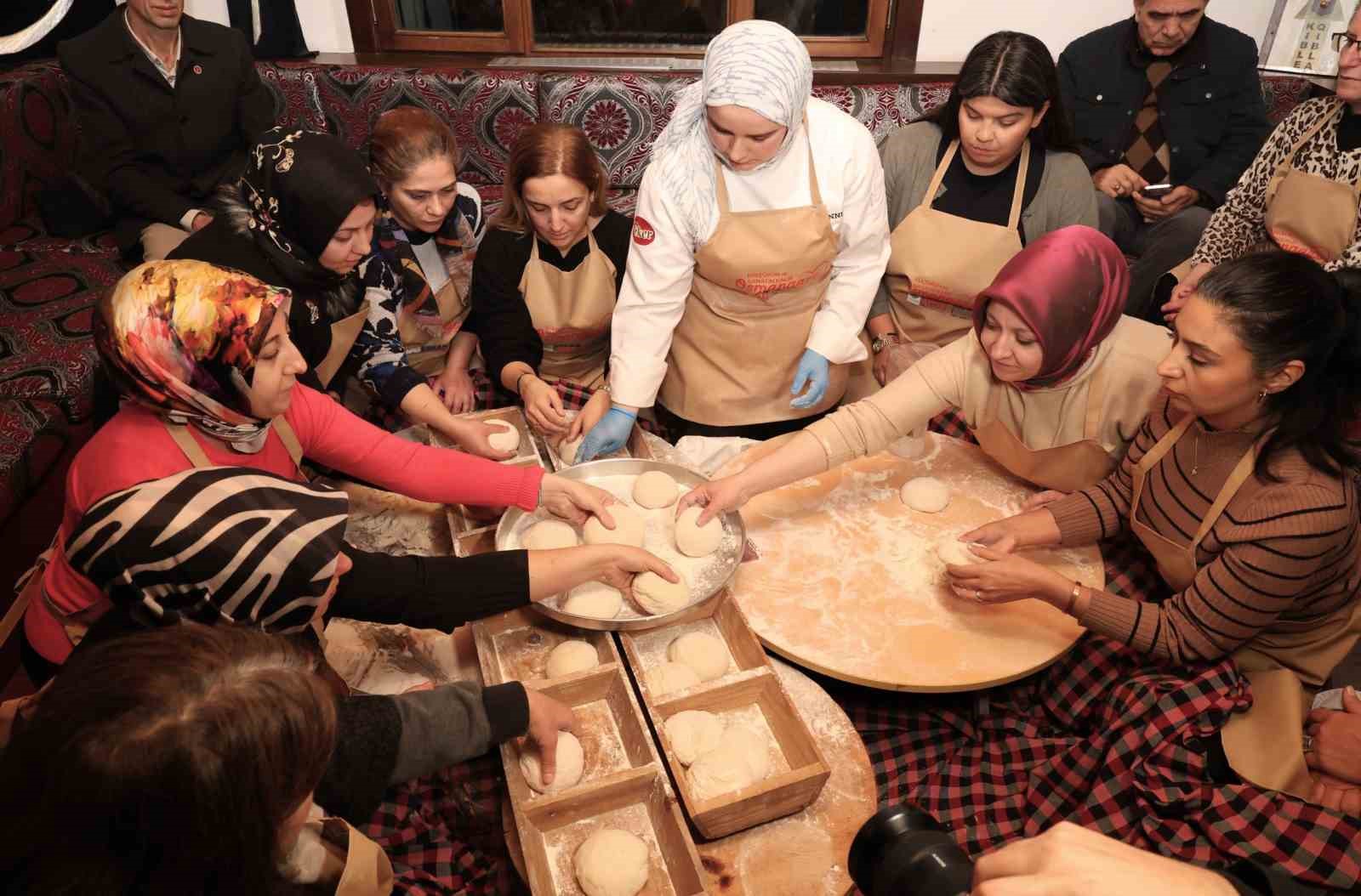 osmangazide kandil aksaminda 600 yillik bereket ekmegi pisirildi 2 2XPQW4IW