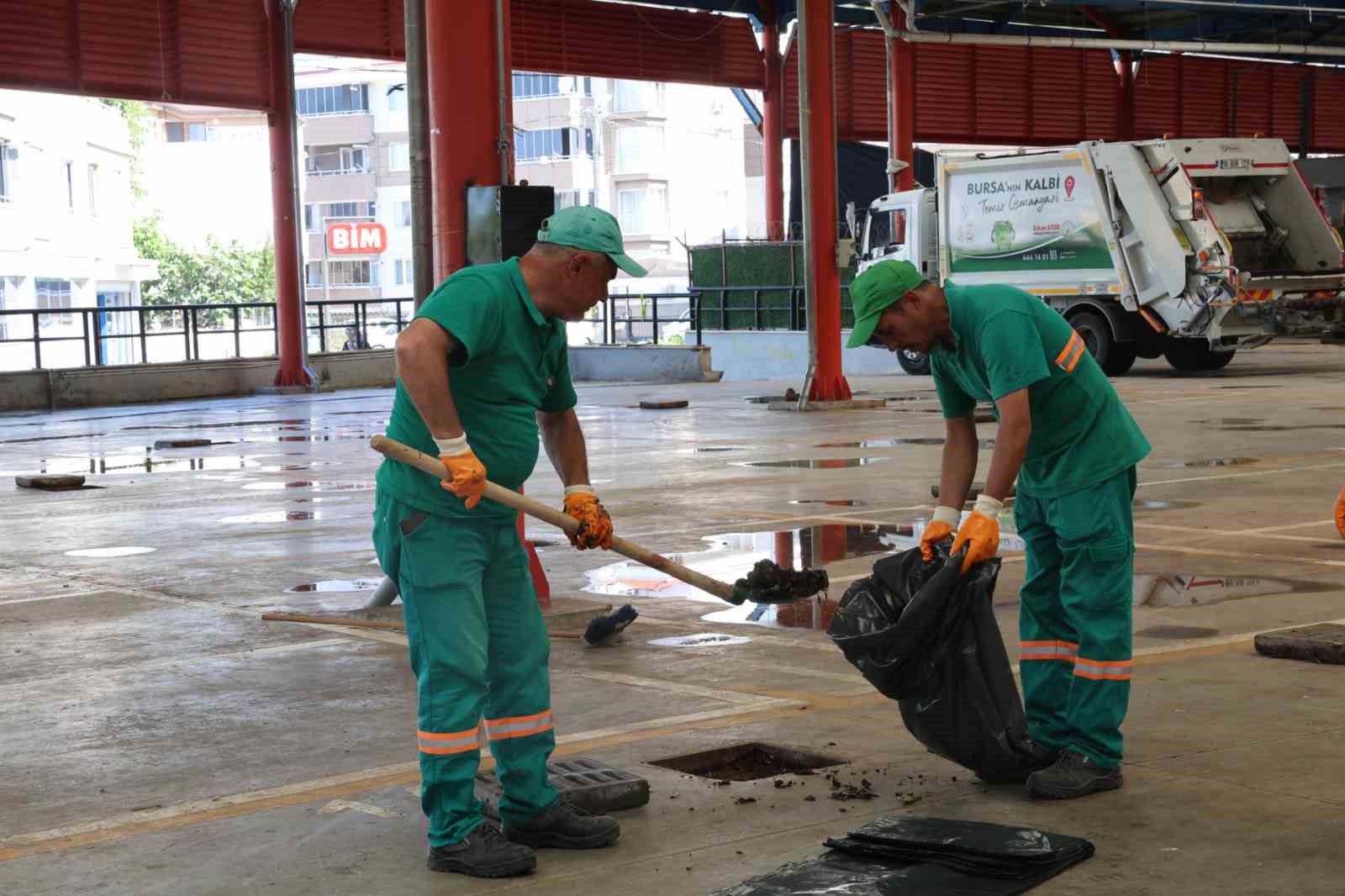 osmangazide kurban kesim alanlari titizlikle temizleniyor 4 8h26LAT9