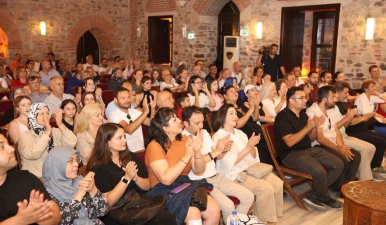 osmangazide-sarkilar-babalar-icin-seslendirildi-HRHBUiq9.jpg