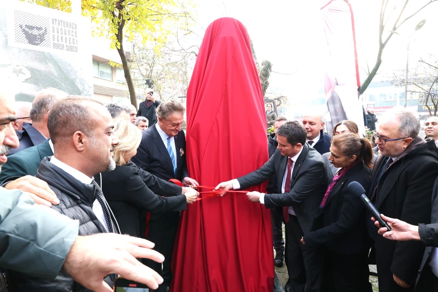 osmangazide sehit kubilay aniti acildi 0 thtiaXY1