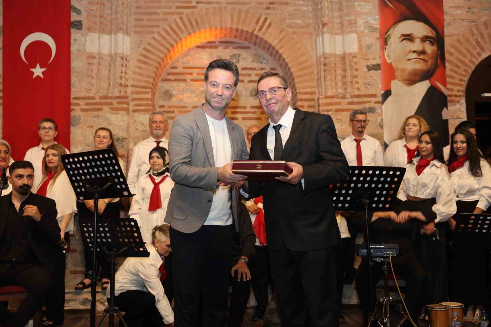 osmangazide turkuler gonullere islendi 4