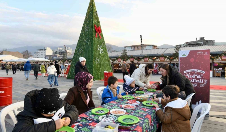 osmangazide-yeni-yil-heyecani-meydani-sardi-mS1KksfR.jpg