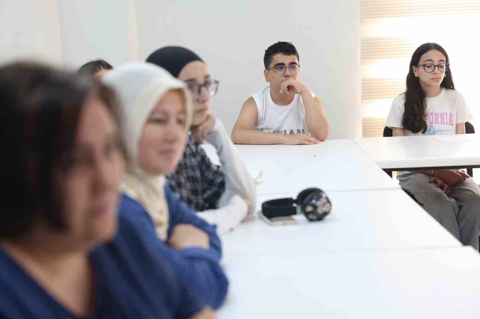 Osmangazi’den gençlerin geleceğine ücretsiz eğitim desteği 6 osmangaziden genclerin gelecegine ucretsiz egitim destegi 2 5WiFEMGY
