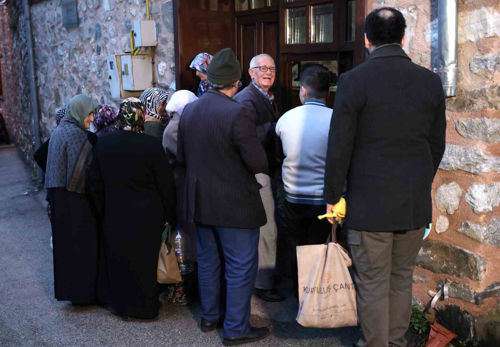 osmangaziden ihtiyac sahibi ailelerin yuzunu gulduren hizmet 4