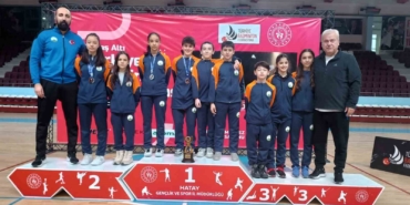 osmangazili-badmintoncular-turkiye-sampiyonasinda-parladi-vsPeRetl.jpg