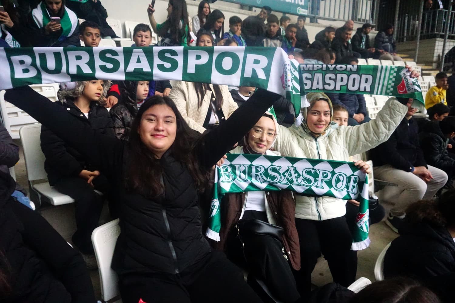 osmangazili cocuklar bursaspor coskusunu tribunde yasadi 0