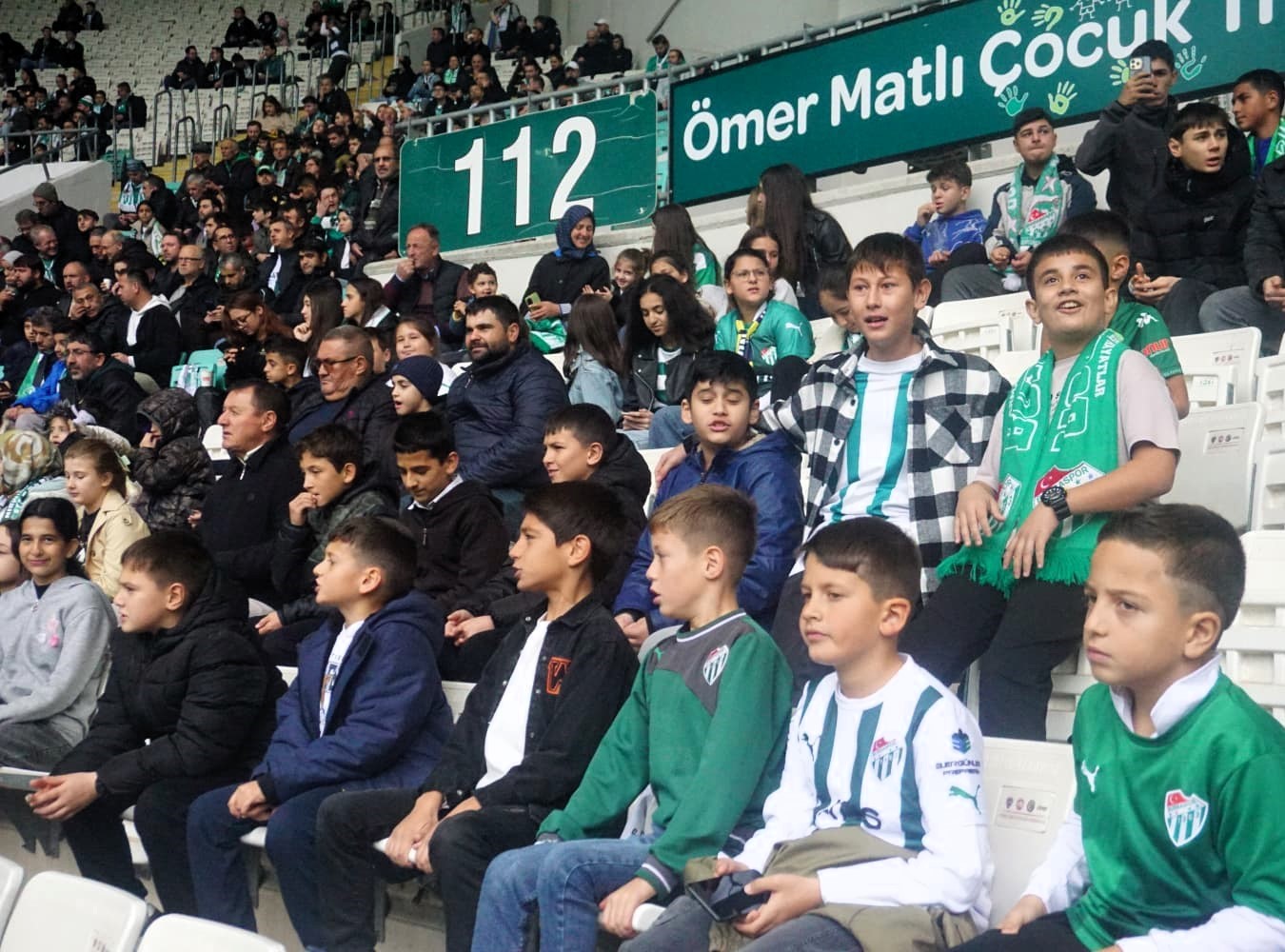 osmangazili cocuklar bursaspor coskusunu tribunde yasadi 2 6D2wEL2J