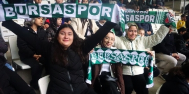 osmangazili-cocuklar-bursaspor-coskusunu-tribunde-yasadi-VxrkpqvN.jpg