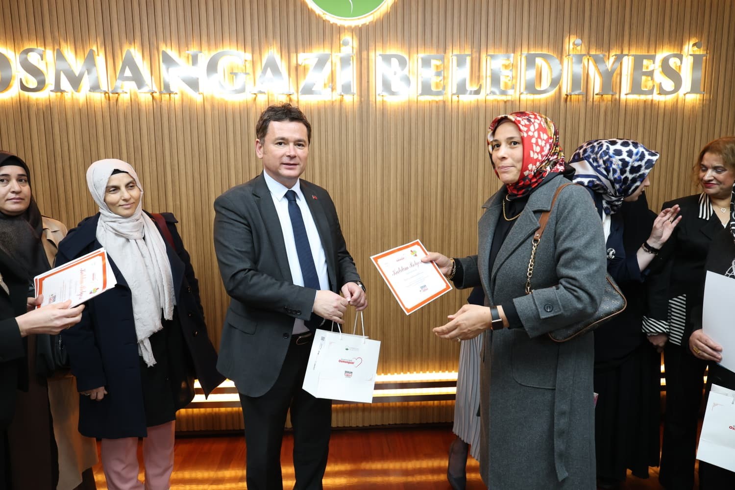 osmangazili kadinlar gelecege artik umutla bakiyor 5 CcBDSKra