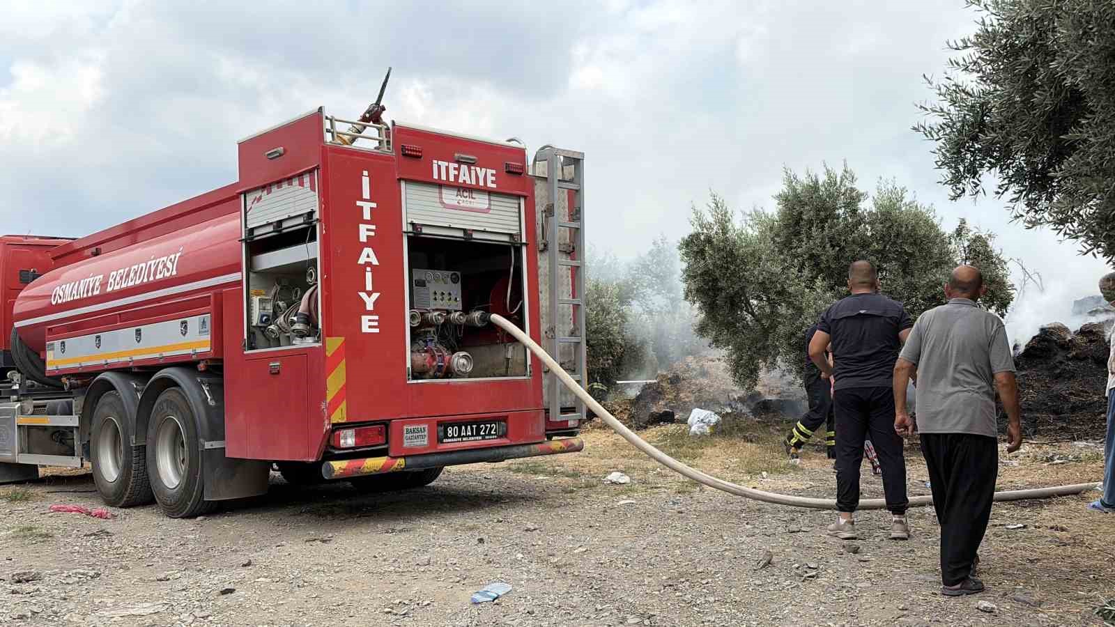osmaniyede bahcedeki saman balyalari yandi zeytin fidanlari zarar gordu 1 3aqTCD4H