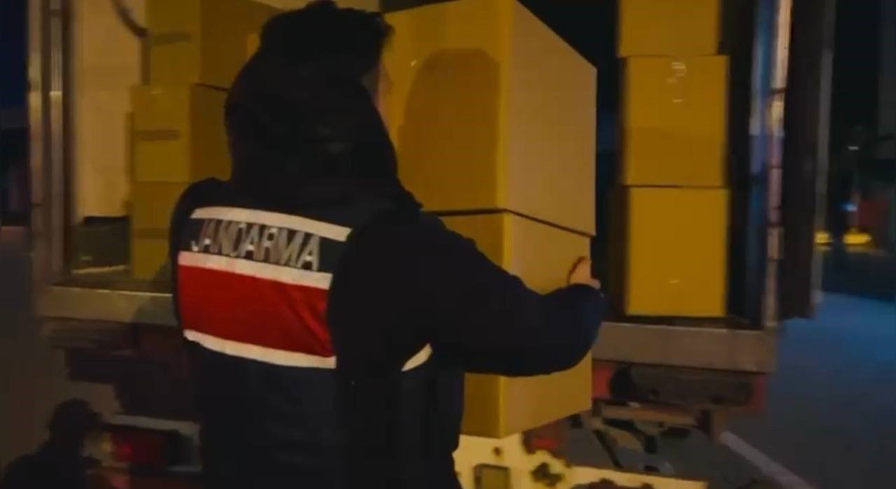 osmaniyede durdurulan tirda 1 milyon liralik kacak makaron ele gecirildi 1 JapJbulV