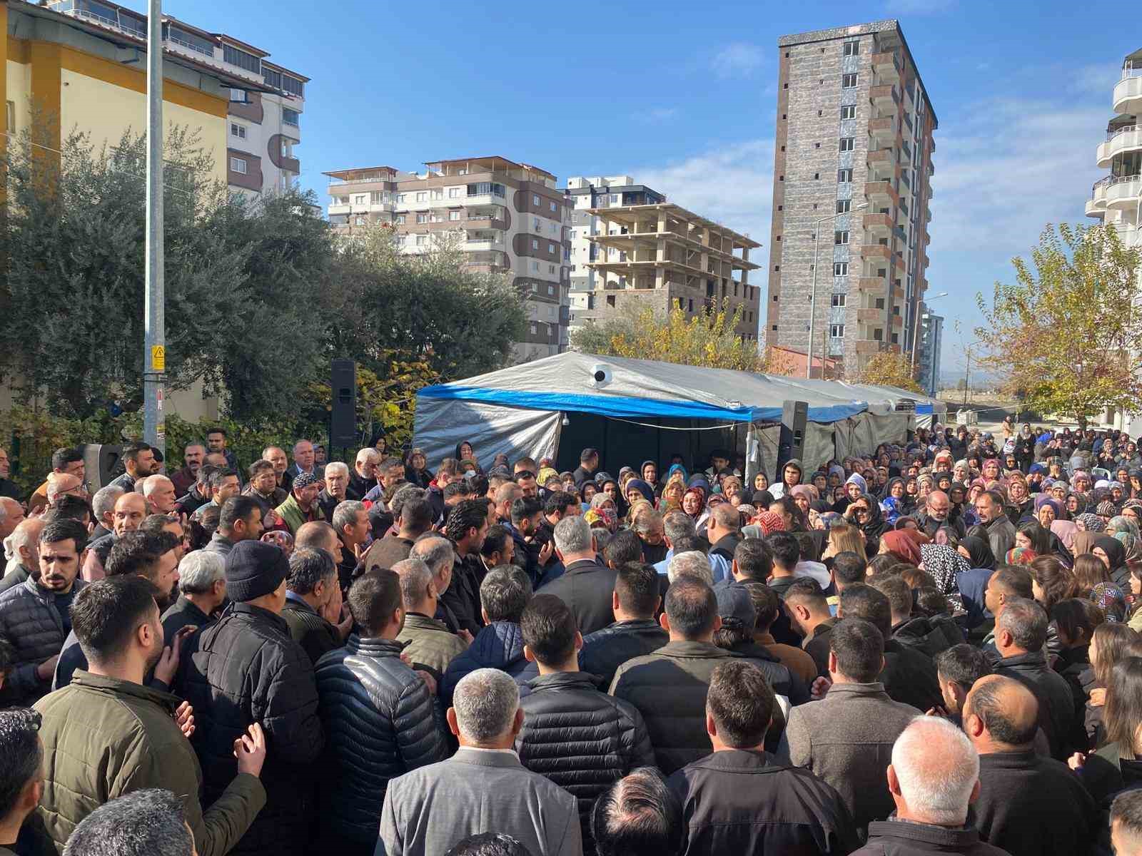 osmaniyede feci kazada olen 3 kisi son yolculuguna ugurlandi 1 aqraBE2K
