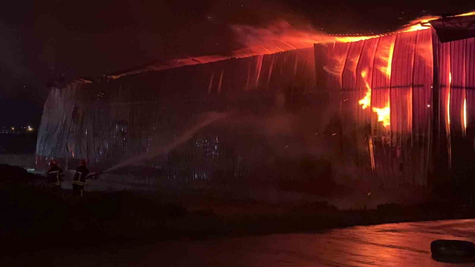 osmaniyede karton fabrikasinda yangin 0