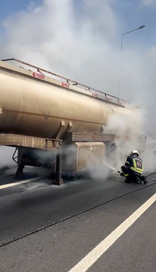 Osmaniye’de mazot yüklü tanker alev aldı 5 osmaniyede mazot yuklu tanker alev aldi 1 8wubjlrj