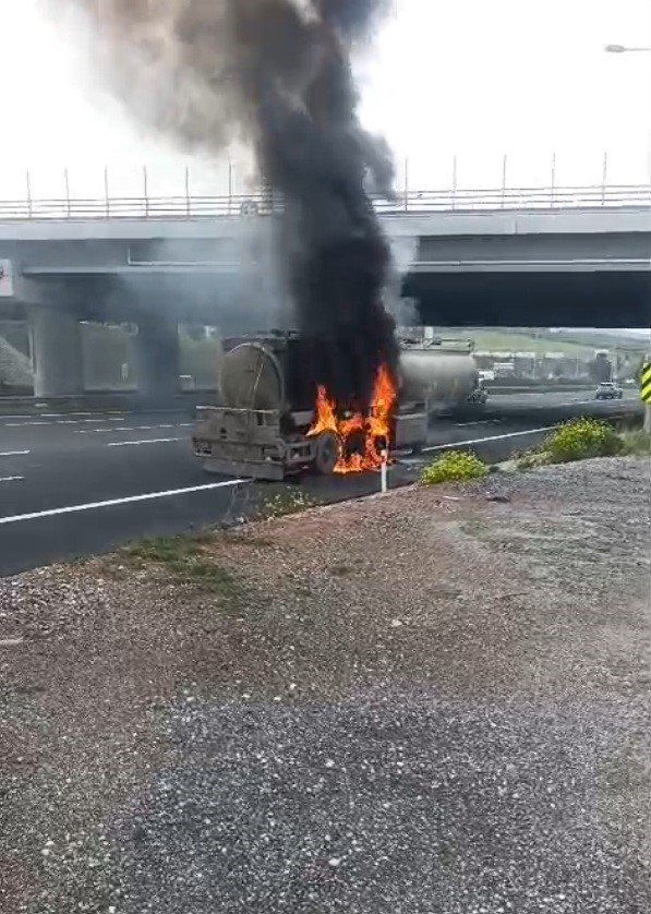 Osmaniye’de mazot yüklü tanker alev aldı 7 osmaniyede mazot yuklu tanker alev aldi 3 bsWgBPCG