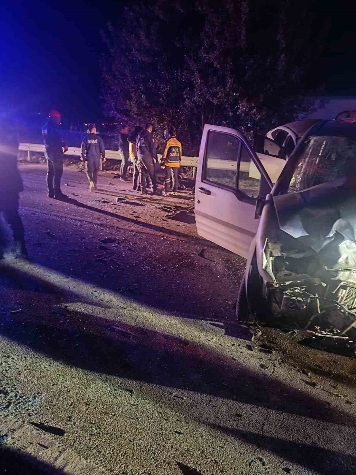 osmaniyede otomobil ile hafif ticari arac carpisti 3 olu 2 yarali 4 pplN3zfl