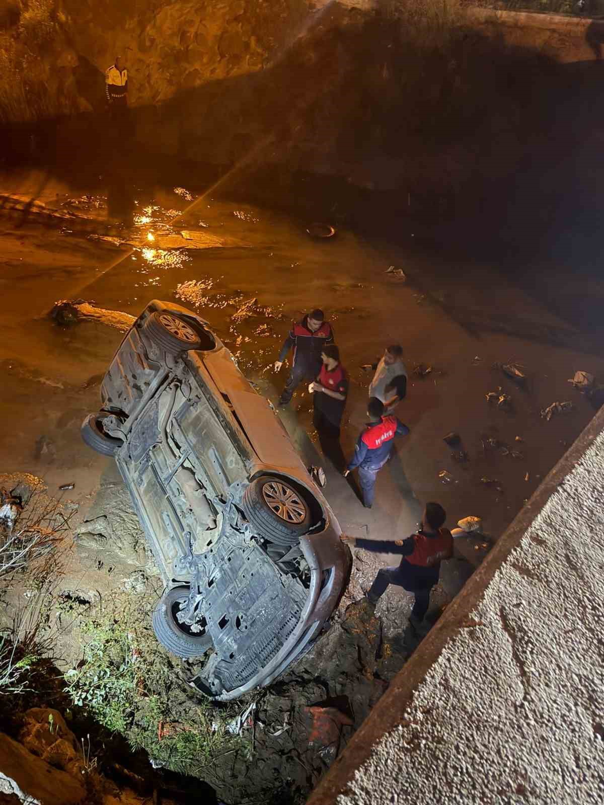 osmaniyede otomobil kopruden su kanalina uctu 3 yarali 1 M6UzJyRR