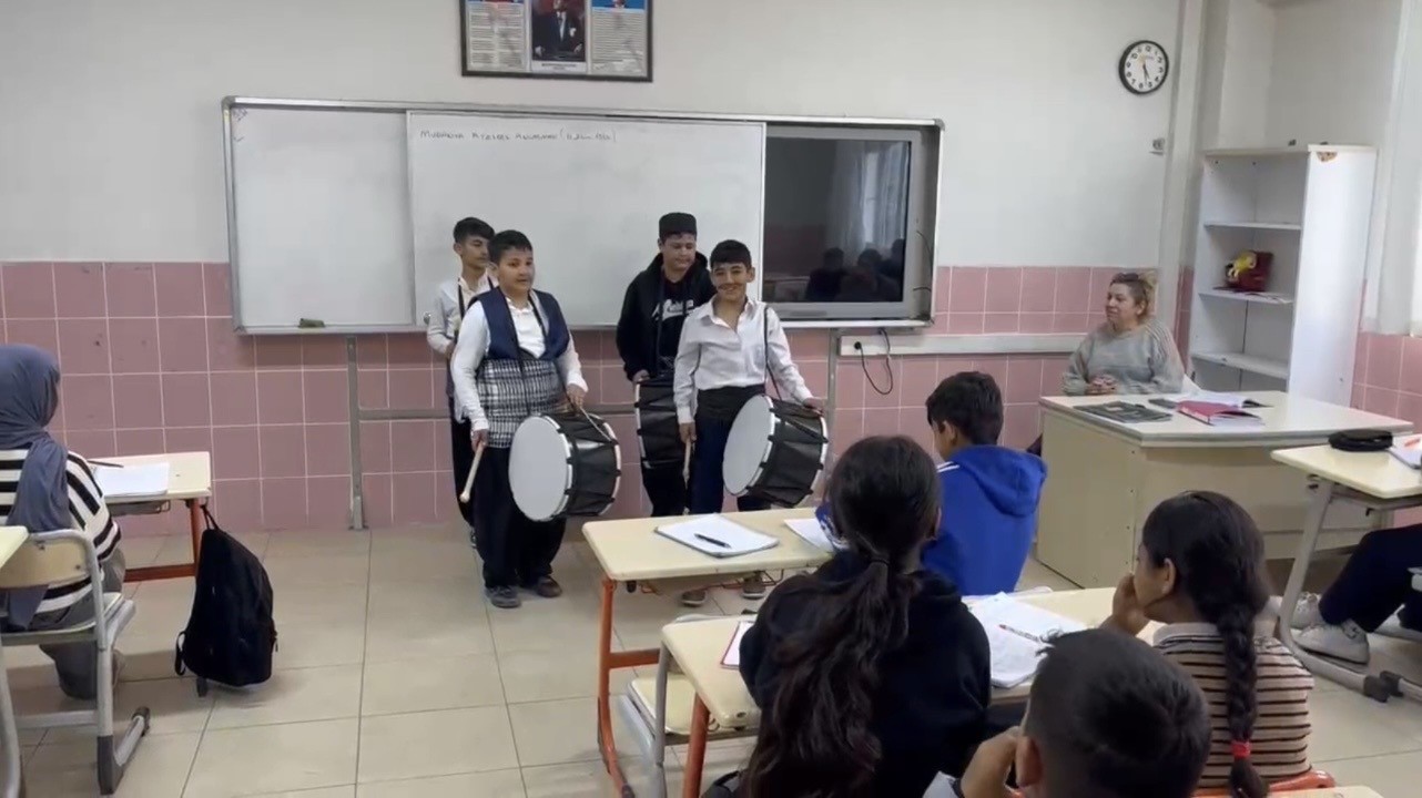 osmaniyede ramazan davulu okulda caldi gelenek canlandi 2 dQY34d7t